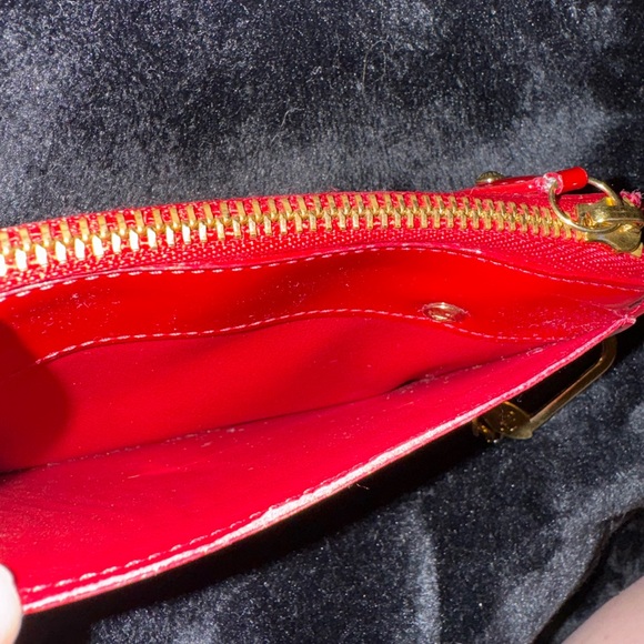 Authentic Louis Vuitton red vernis key cles - Picture 7 of 10